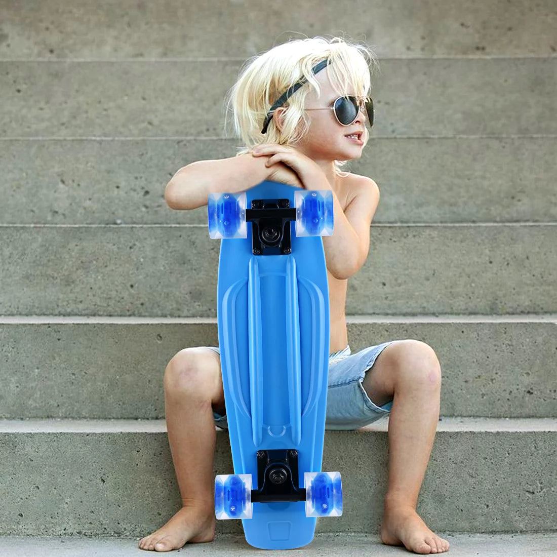 22.8'' Blue Classic Skateboard with Colorful LED Flashing Wheels